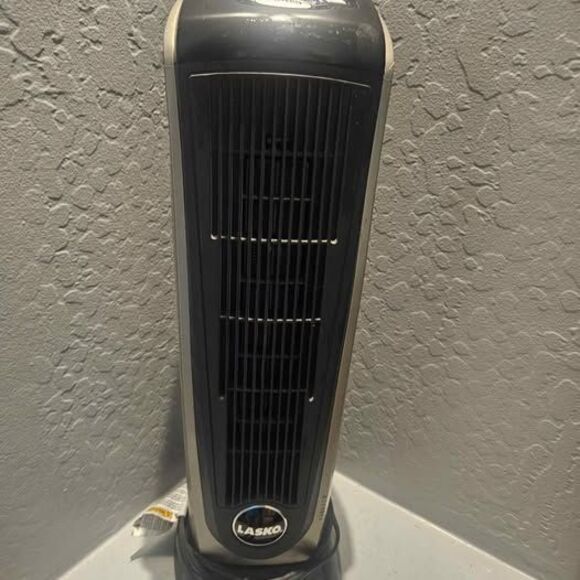 Lasko Ceramic Tower Heater WORKS - Picture 1 of 4